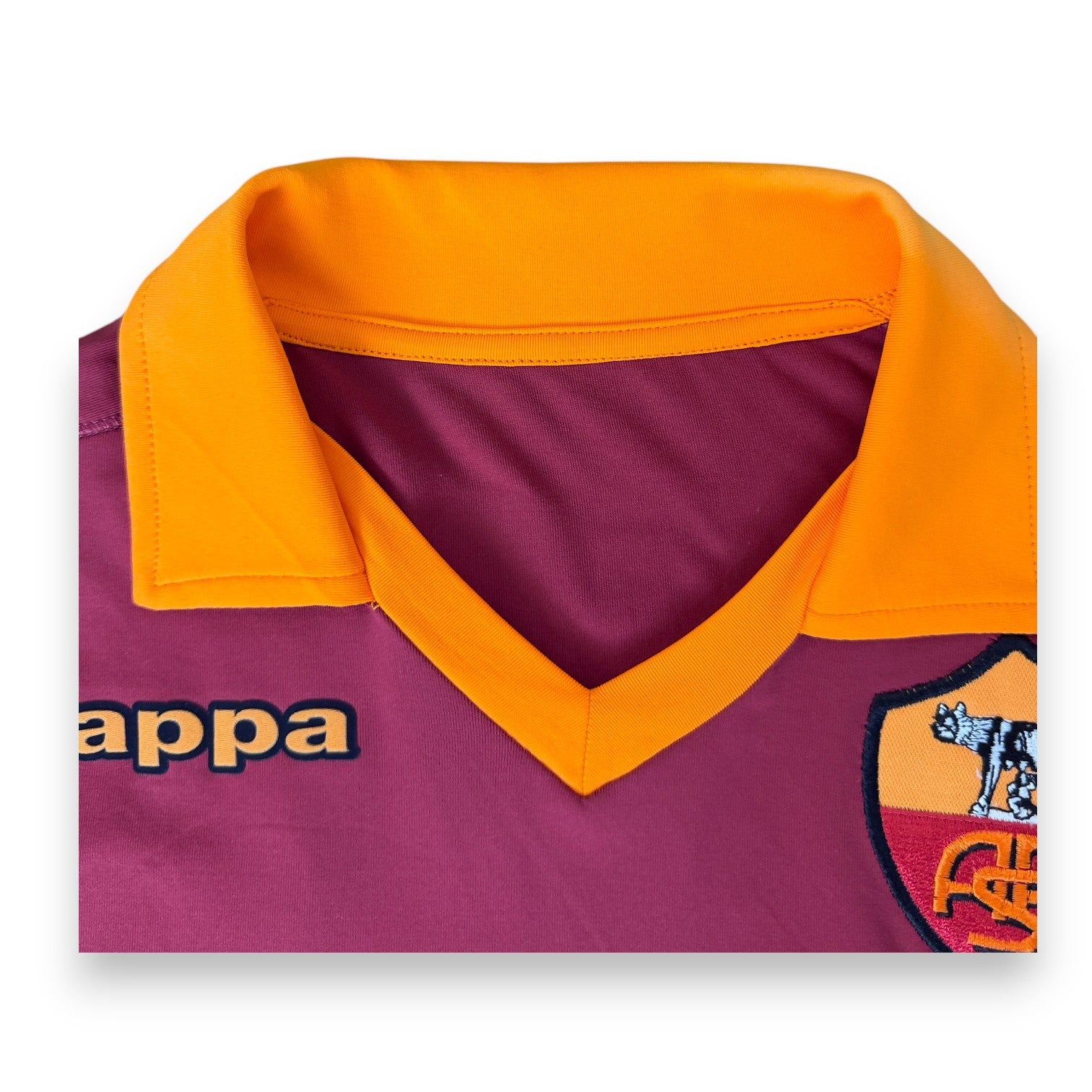 Dettaglio colletto arancione maglia AS Roma 2012-13 Kappa – sponsor WIND – Player Issued Federico Balzaretti N.42