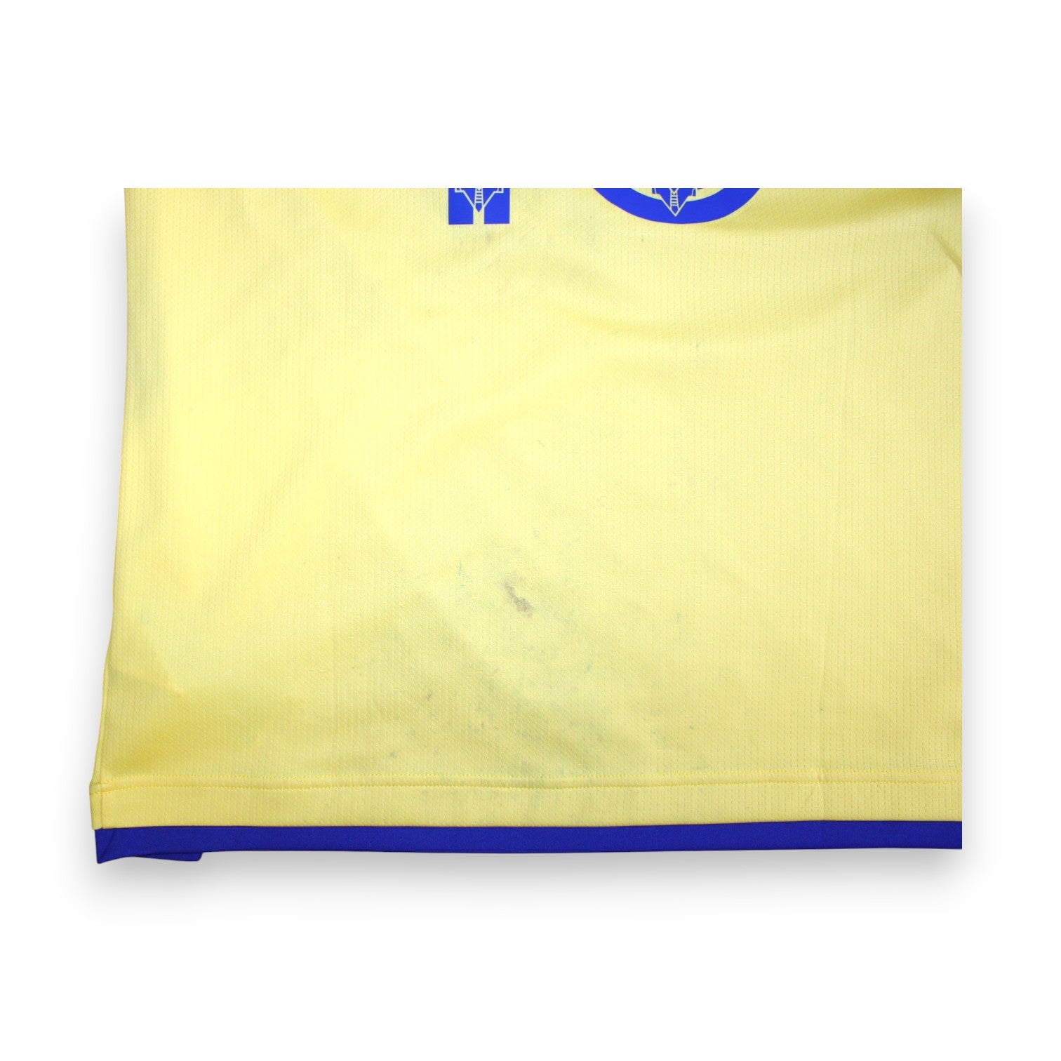 Dettaglio condizioni maglia Hellas Verona Away 2019-20 Player Issued Salvatore Bocchetti – segni di conservazione sul basso fronte
