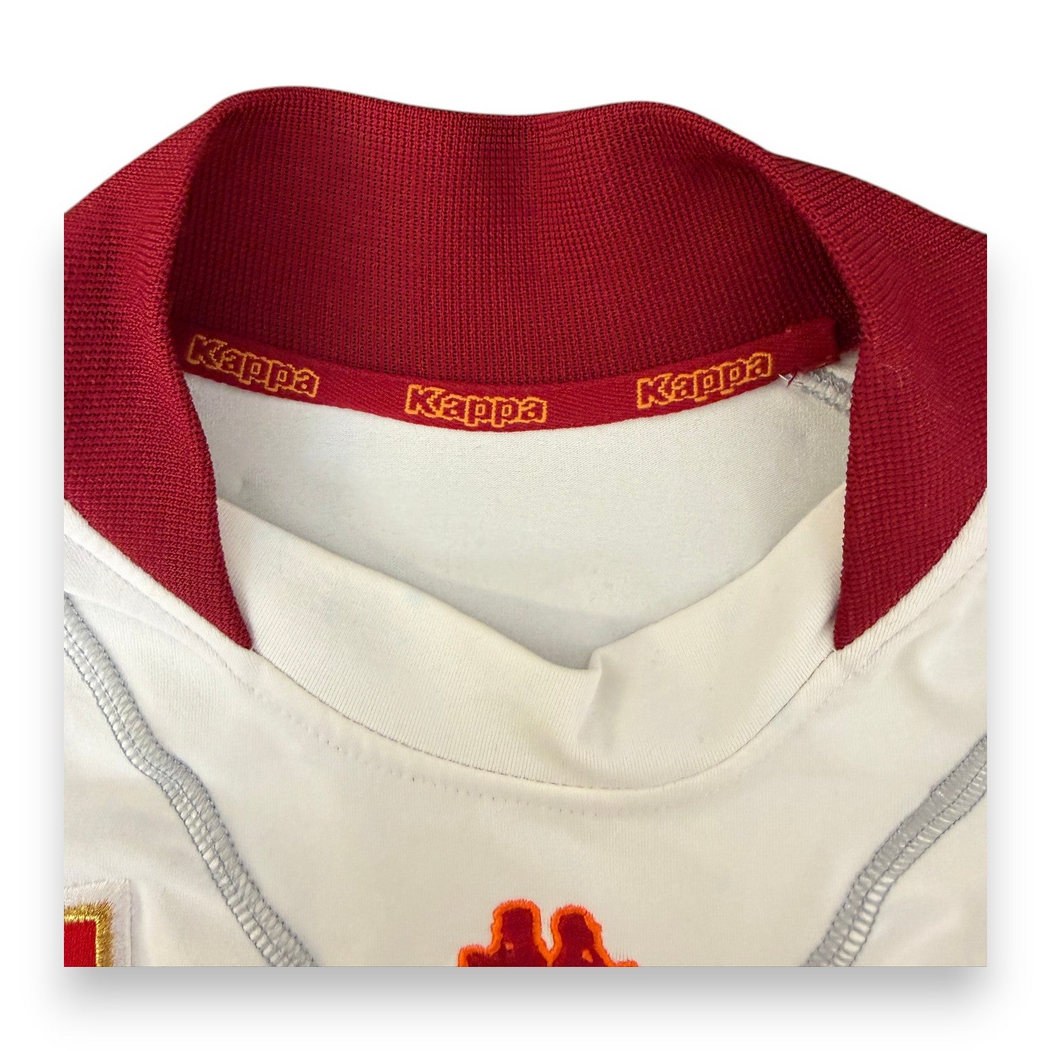 Dettaglio colletto bordeaux maglia AS Roma Away 2001-02 Kappa – nastro interno arancione – Player Issued Cesare Bovo N.30