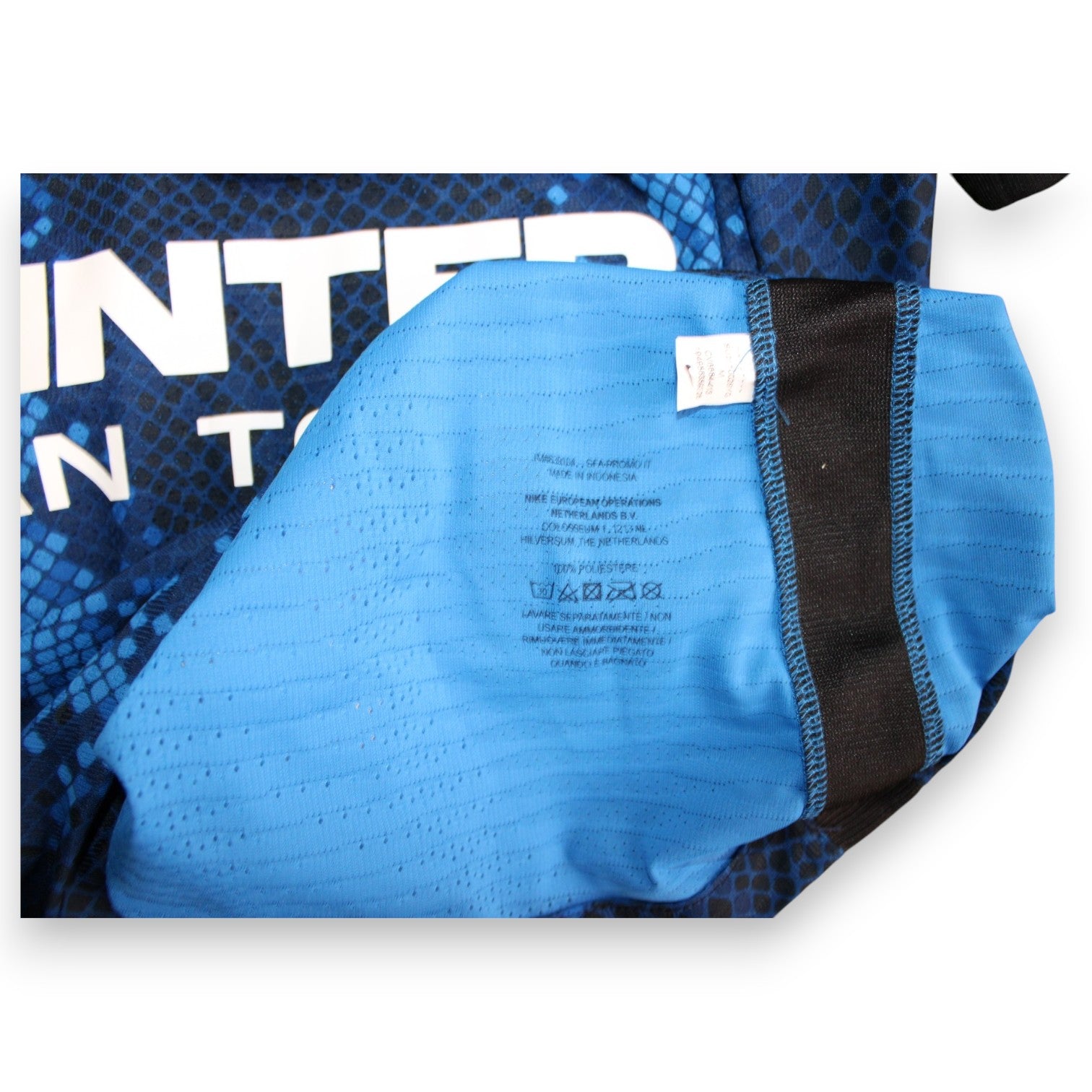 Etichetta composizione maglia Inter 2021-22 Player Issued – Nike – Made in Indonesia – 100% poliestere
