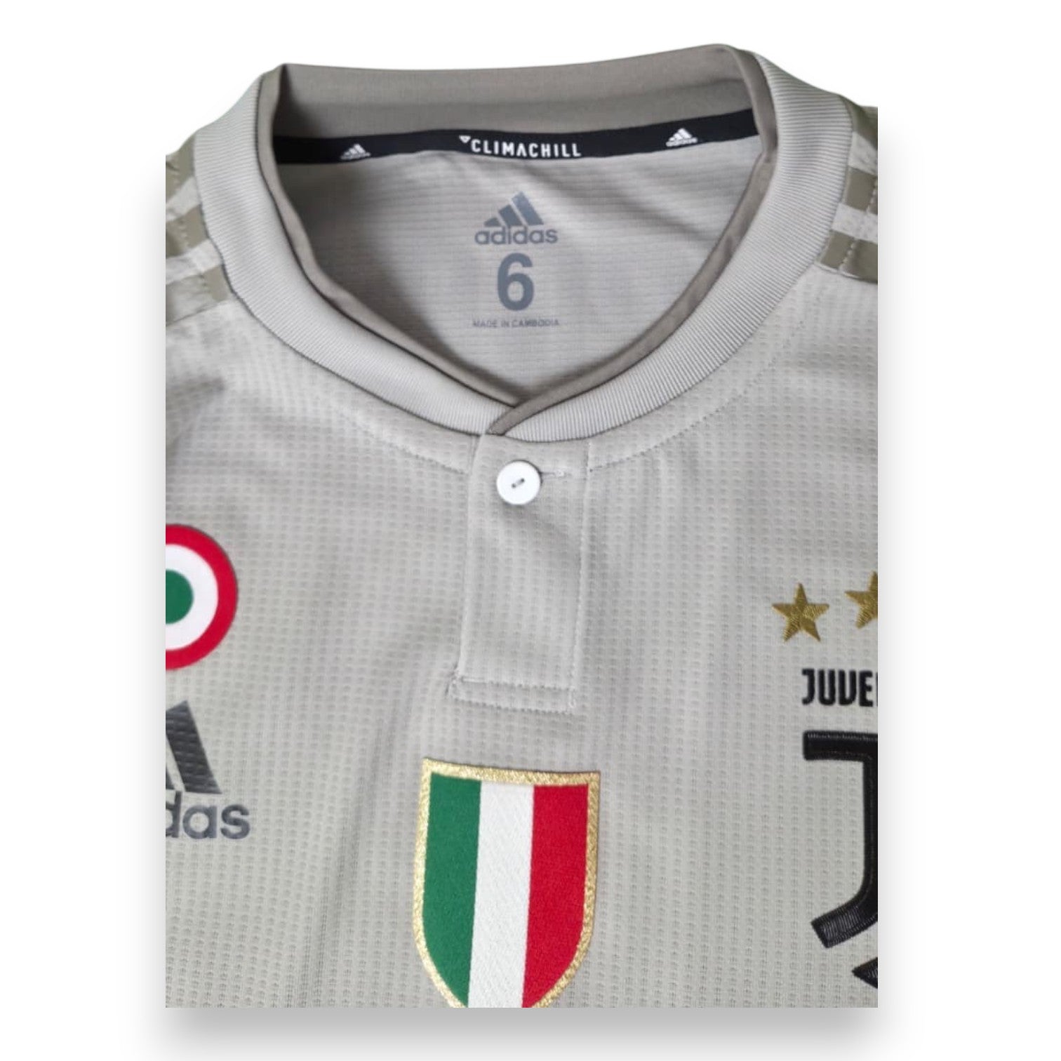 Dettaglio collo henley maglia Juventus Away Player Issued 2018-19 – Adidas Climachill taglia 6 – Made in Cambodia