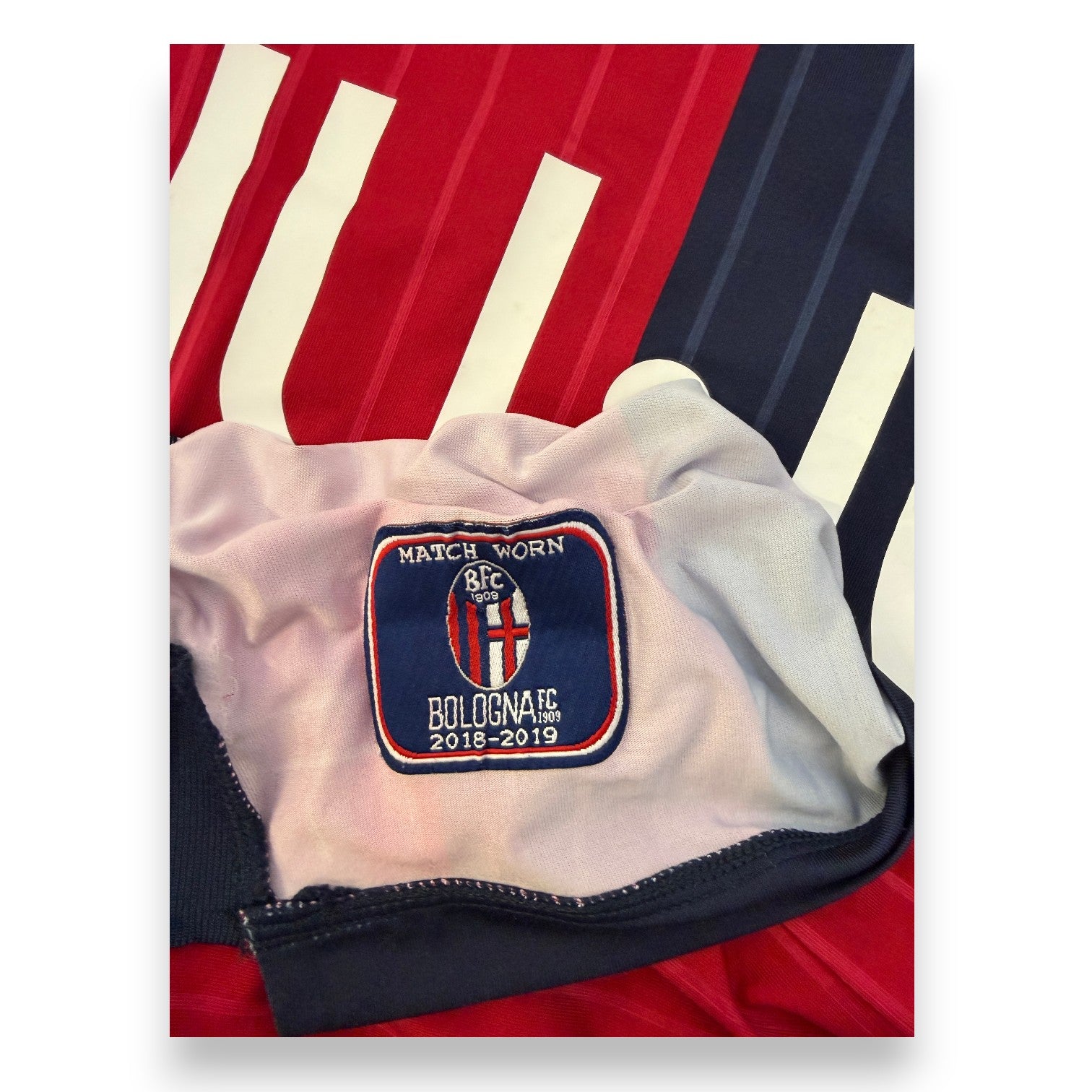 Etichetta ufficiale Match Worn Bologna FC 1909 2018-2019 cucita all'interno – autenticità maglia gara originale