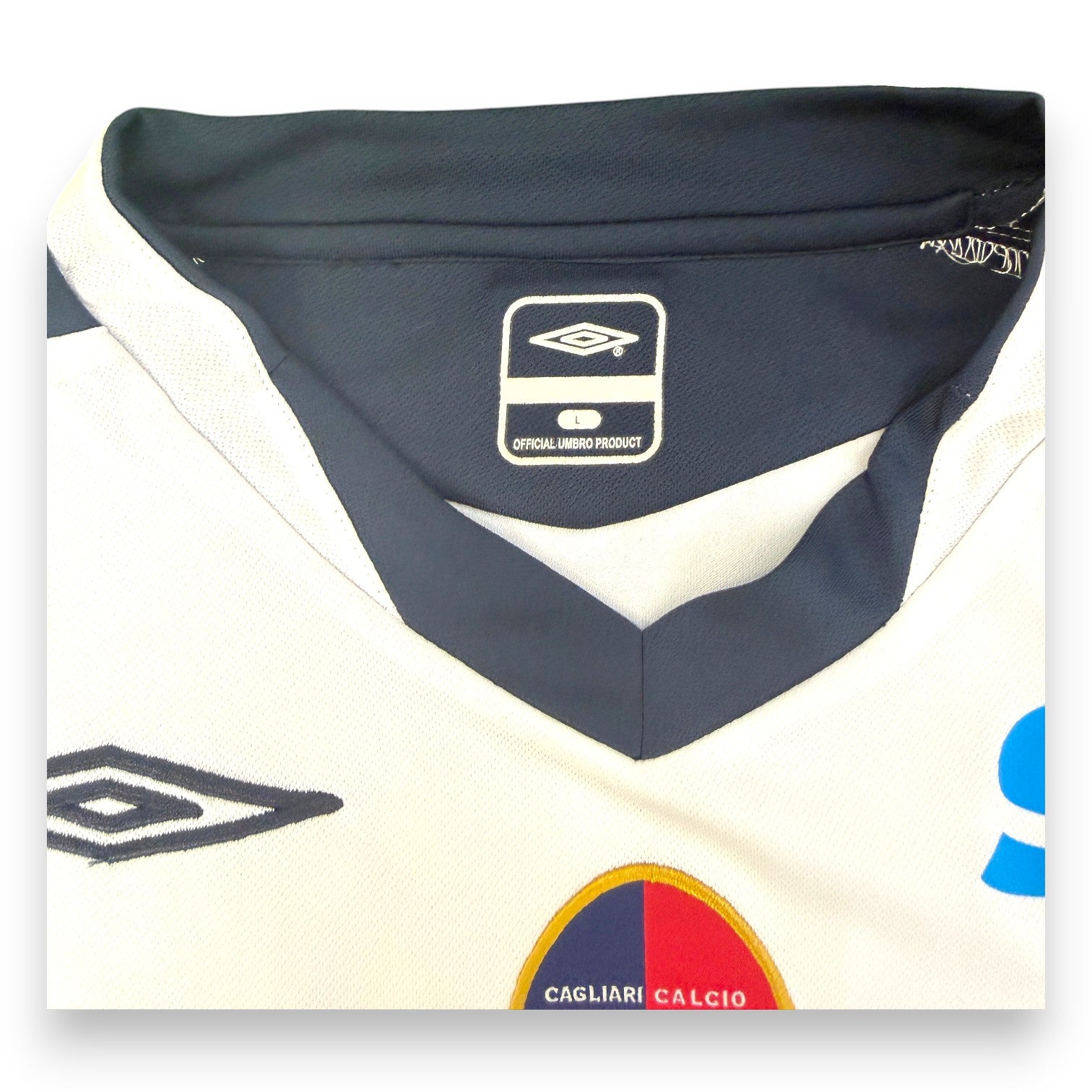 Etichetta interna Umbro taglia L – maglia Cagliari Away 2007-08 Player Issued Del Grosso numero 3