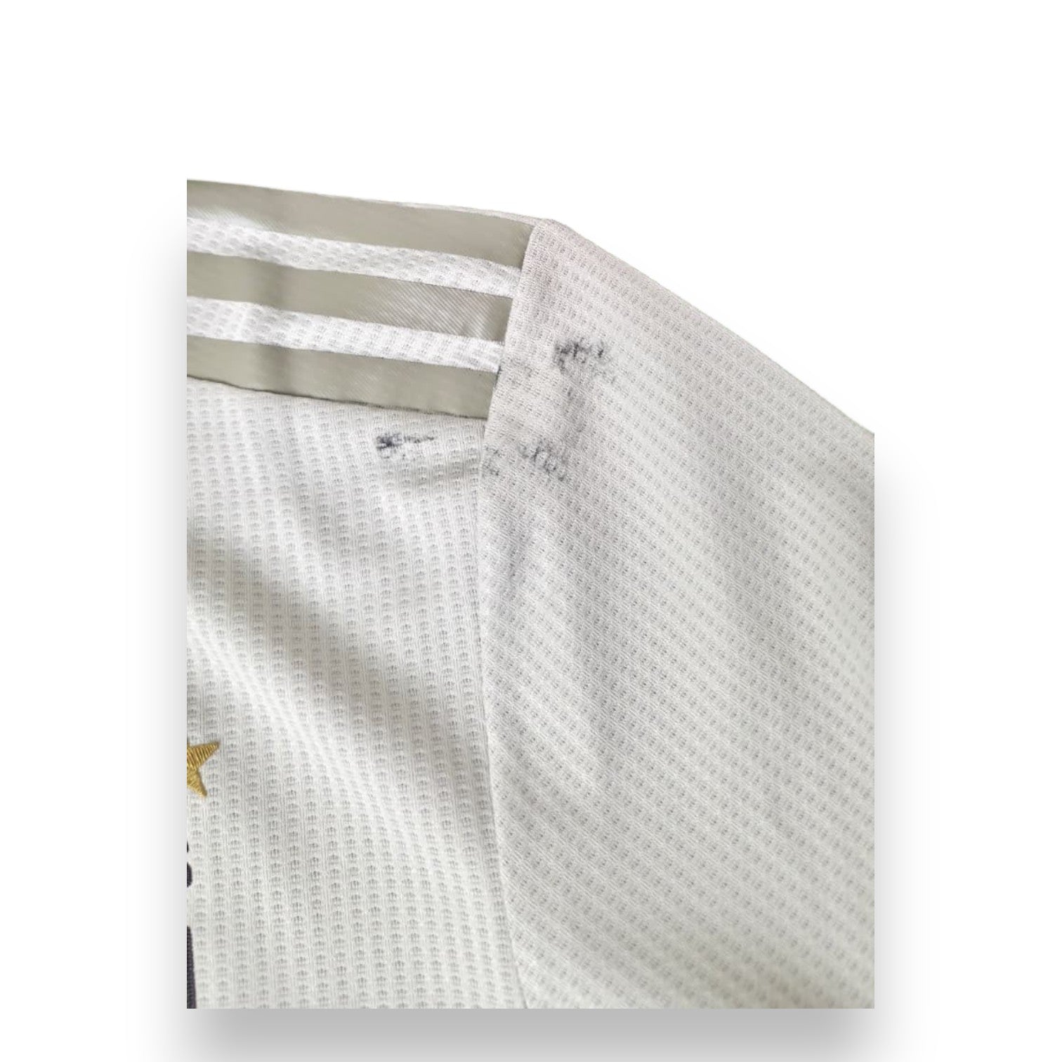 Dettaglio condizioni maglia Juventus Away Player Issued 2018-19 – segno visibile spalla destra
