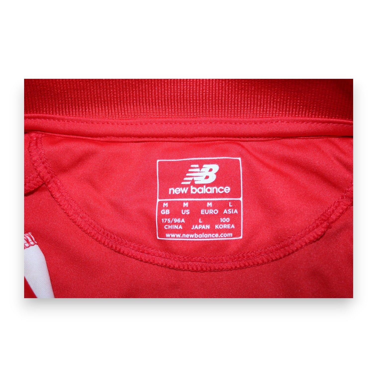Etichetta collo maglia Siviglia 2015-16 New Balance Player Issued – taglia M GB/US – Euro L – 175/96A – fornitura squadra originale