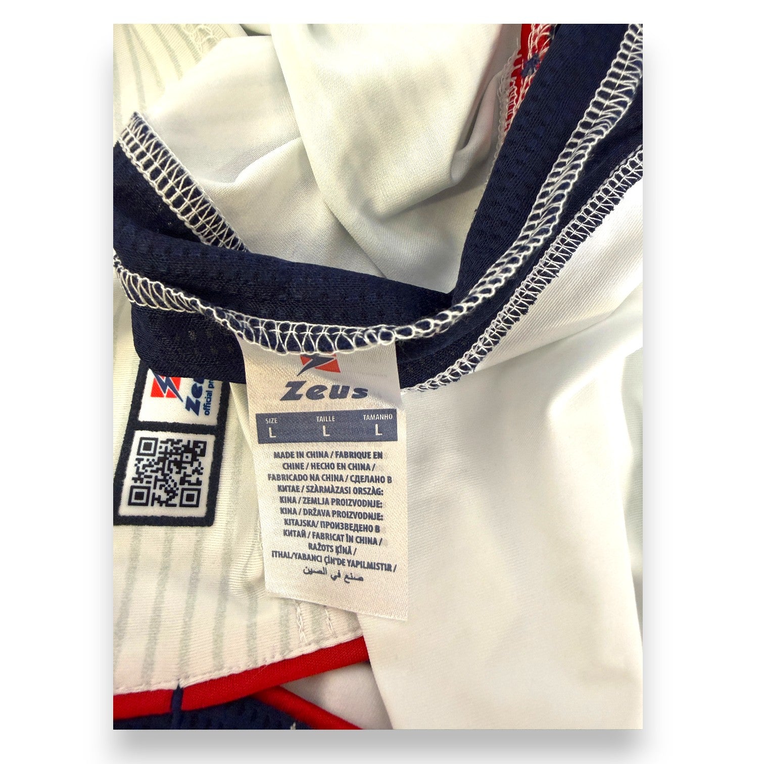 Etichetta interna Zeus taglia L maglia FC Crotone Away 2019-20 Player Issued – Made in China – Jean Lambert Evan's N.26