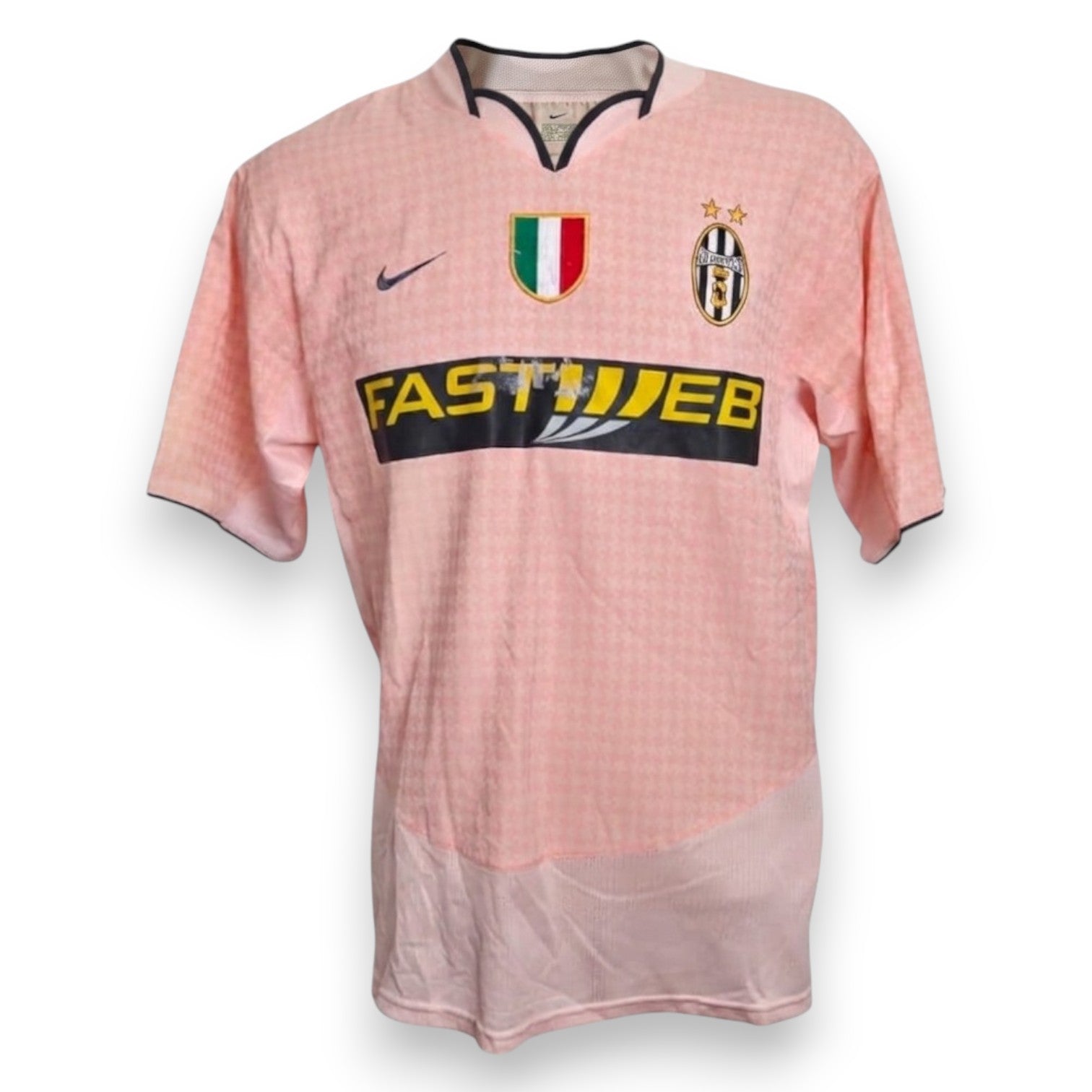 Fronte maglia Juventus Away 2003-04 Store – Nike rosa pattern scacchi – sponsor Fastweb – scudetto tricolore – due stelle