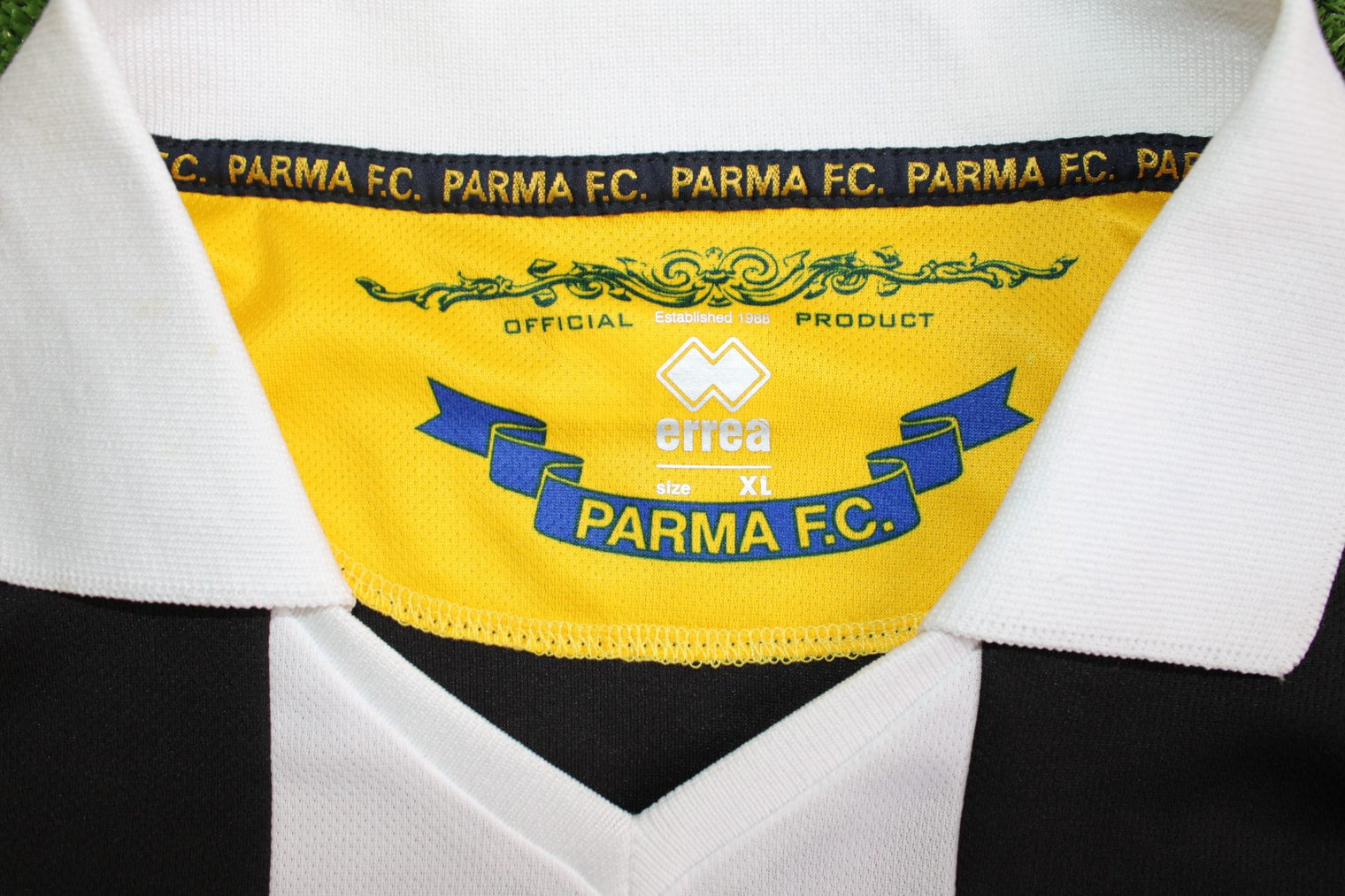 Etichetta interna Erreà Official Product taglia XL maglia Parma FC Away 2012-13 Player Issued – colletto polo giallo crociato
