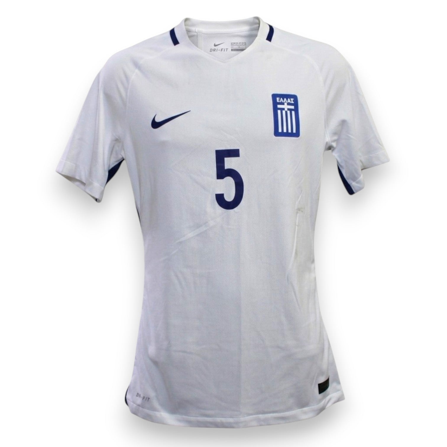 Fronte maglia Grecia Home 2016-17 Player Issued Vangelis Moras numero 5 – Nike Dri-Fit – stemma ΕΛΛΑΣ – strisce laterali blu – Qualificazioni World Cup 2018