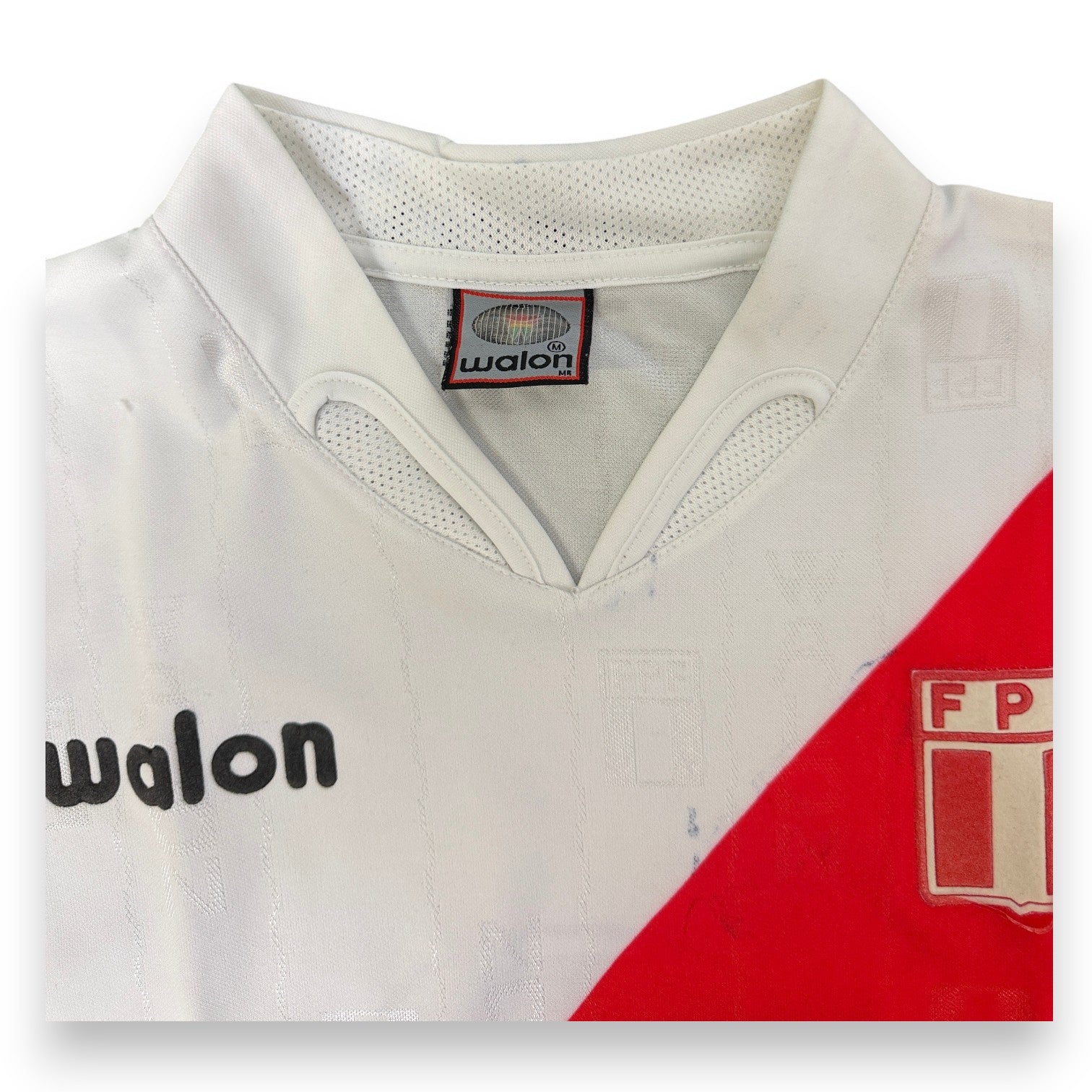Dettaglio colletto maglia Perù Walon 2000-02 – etichetta interna taglia M – vintage originale