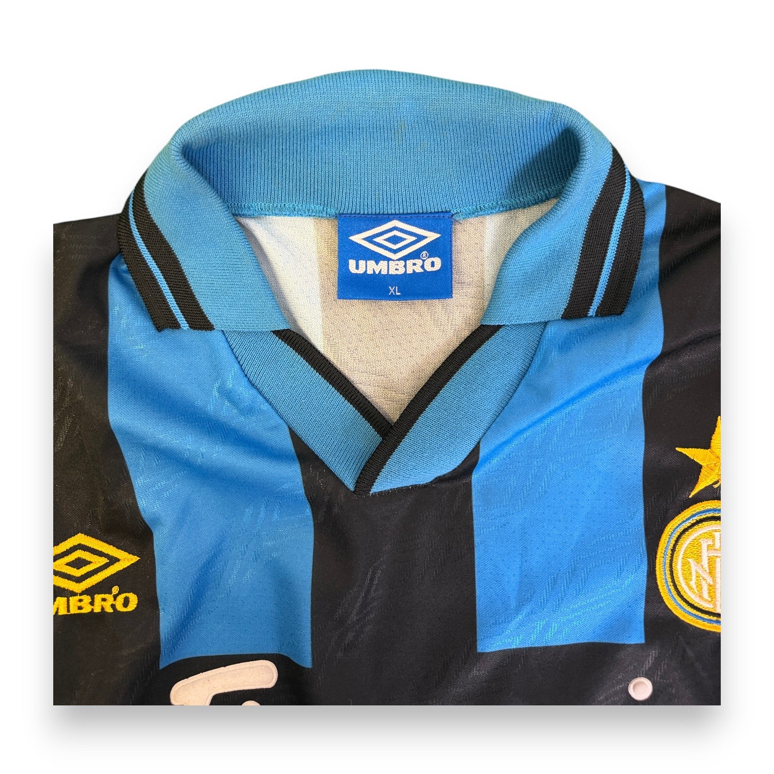 Dettaglio colletto Umbro XL – maglia Inter Home vintage 1993-94 Player Issued – sponsor Fiorucci – numero 4