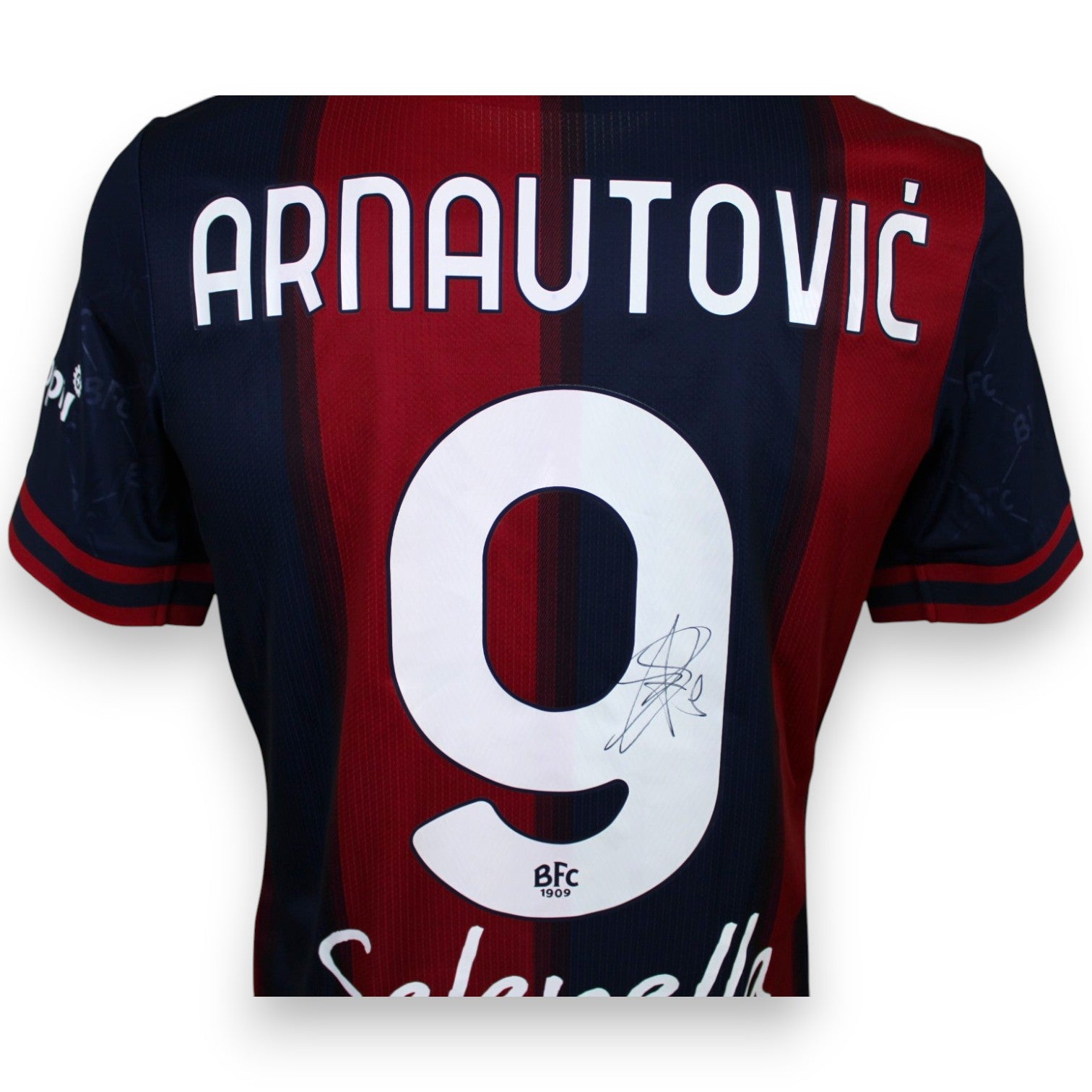 Dettaglio autografo originale Marko Arnautović maglia Bologna 2022-23 – firma argento su numero 9 – cimelio autentico