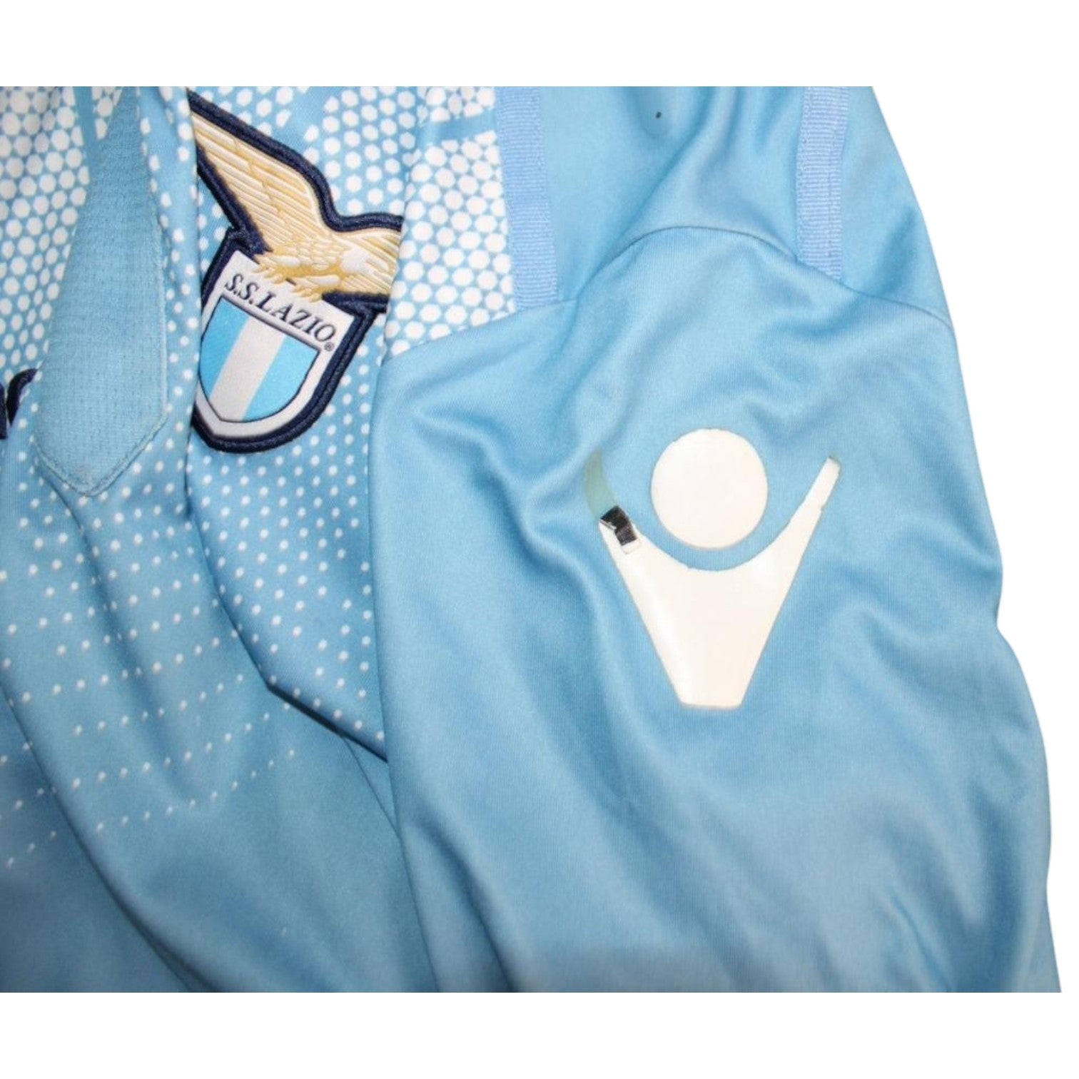 Dettaglio crest S.S. Lazio e patch Lega Pro maglia Lazio Home 2014-15 – Macron Player Issued Finale Coppa Italia