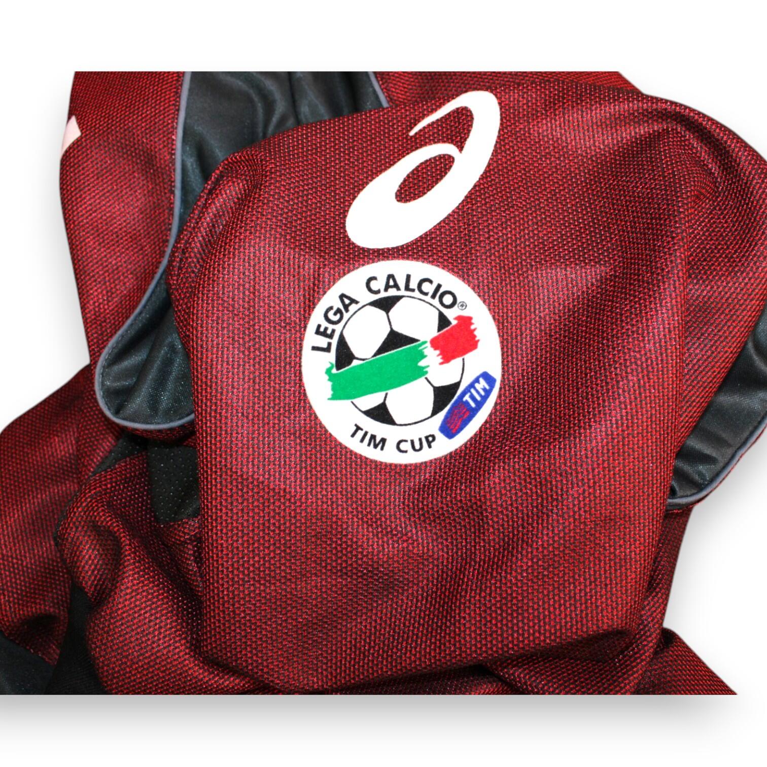 Dettaglio patch Lega Calcio TIM Cup e logo Asics maglia Atalanta Portiere 2002-03 Player Issued – Coppa Italia ufficiale