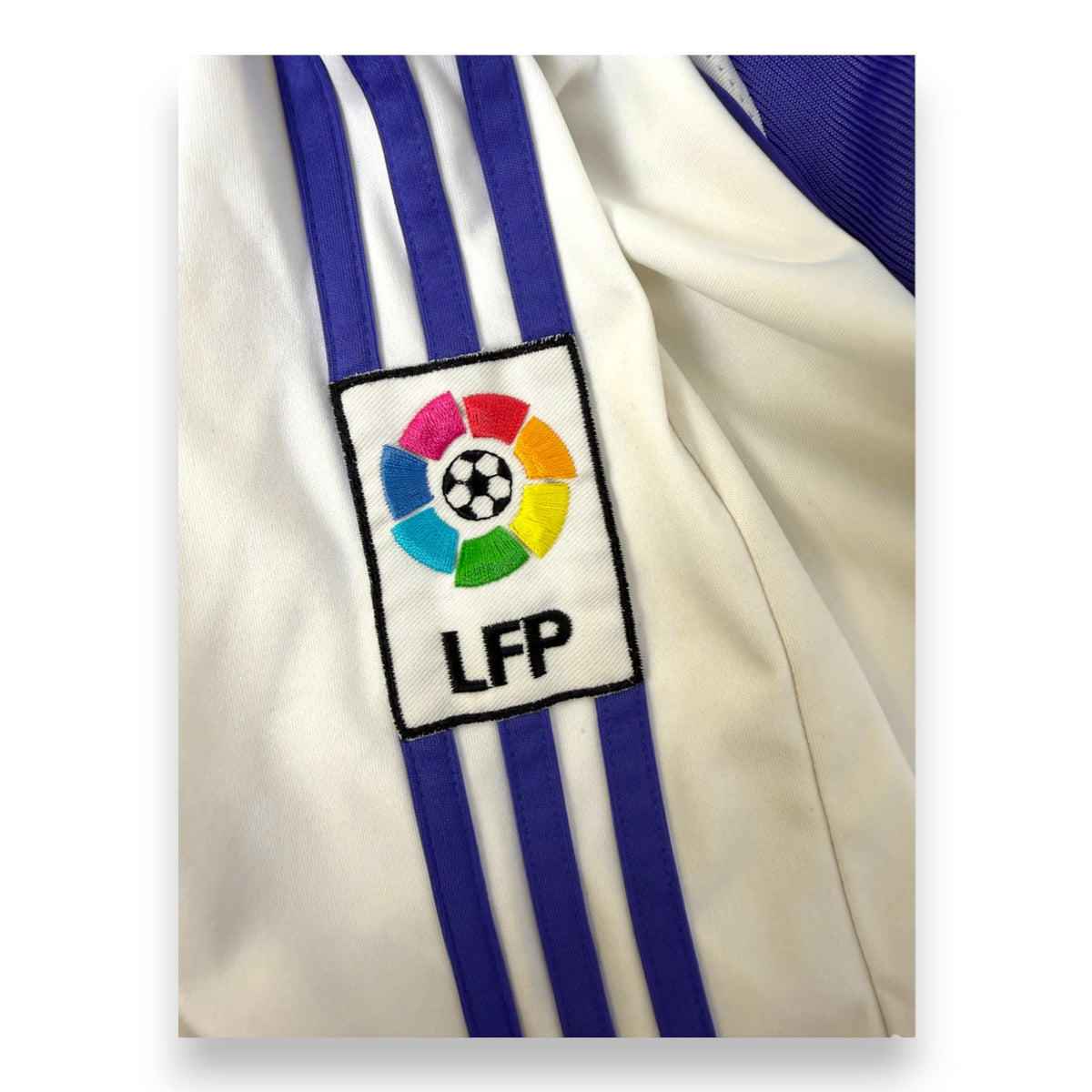 Patch ricamata LFP Liga spagnola sulla manica maglia Real Madrid 2007-08 Raúl