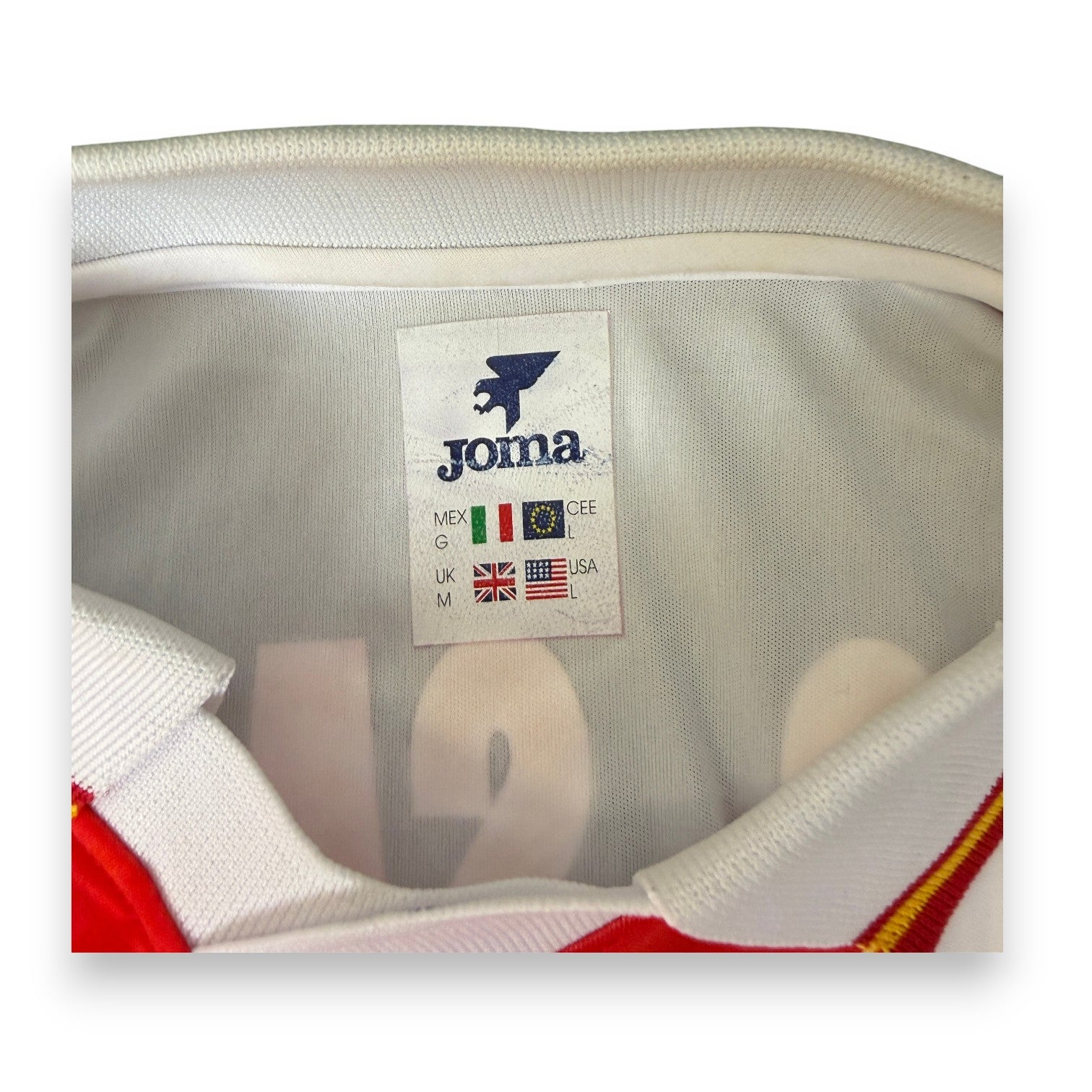 Etichetta taglia L maglia Siviglia FC European Home 2004-05 Joma – Player Issued Fernando Sales – bandierine taglia internazionale