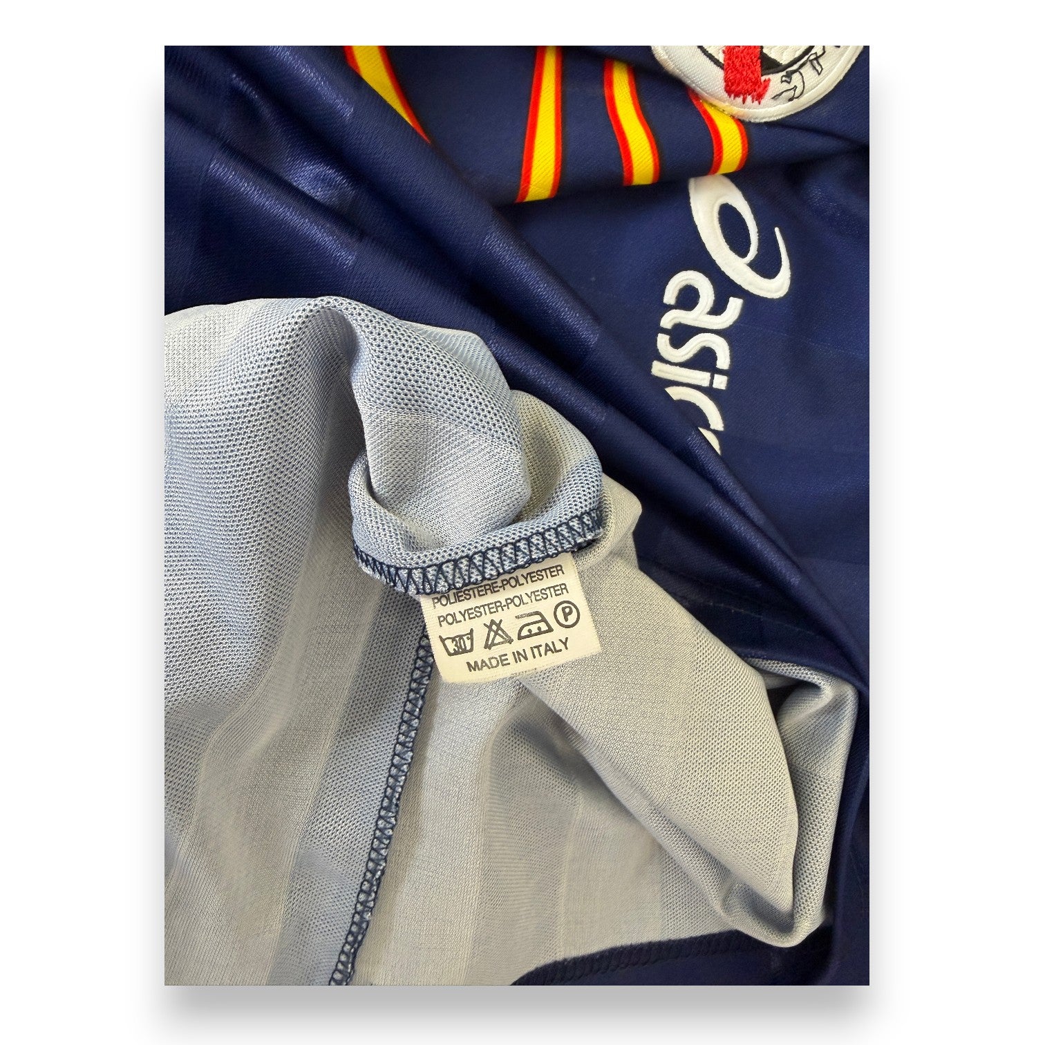 Dettaglio etichetta interna Player Issued maglia US Lecce Away 2001-02 – Asics – made in Italy – Marco Testa N.25