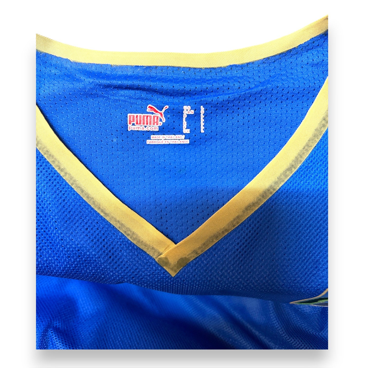 Dettaglio colletto oro e taglia L – maglia Italia Home 2008 Puma Toni