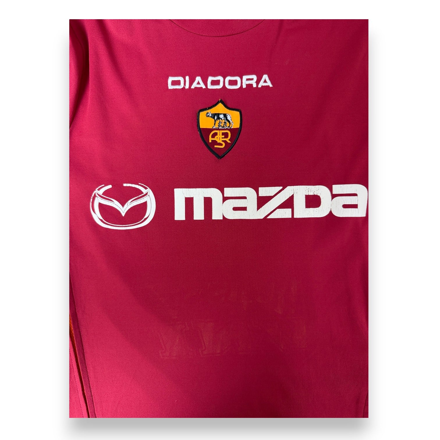 Dettaglio crepe sponsor Mazda maglia Roma Home 2003-04 – condizioni Fair – difetto dichiarato