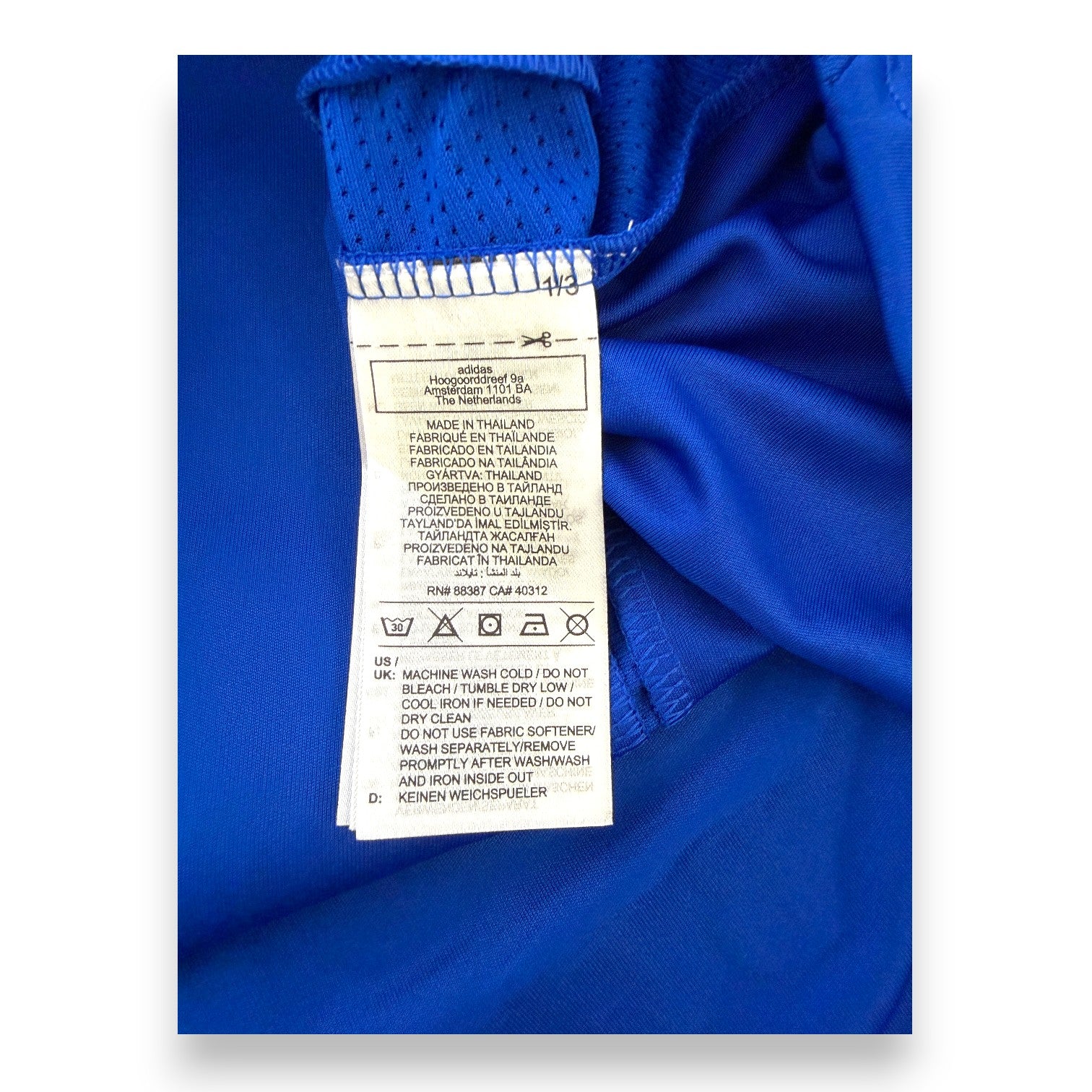 Etichetta lavaggio e composizione maglia Como 1907 Home 2024/25 – Made in Thailand Adidas
