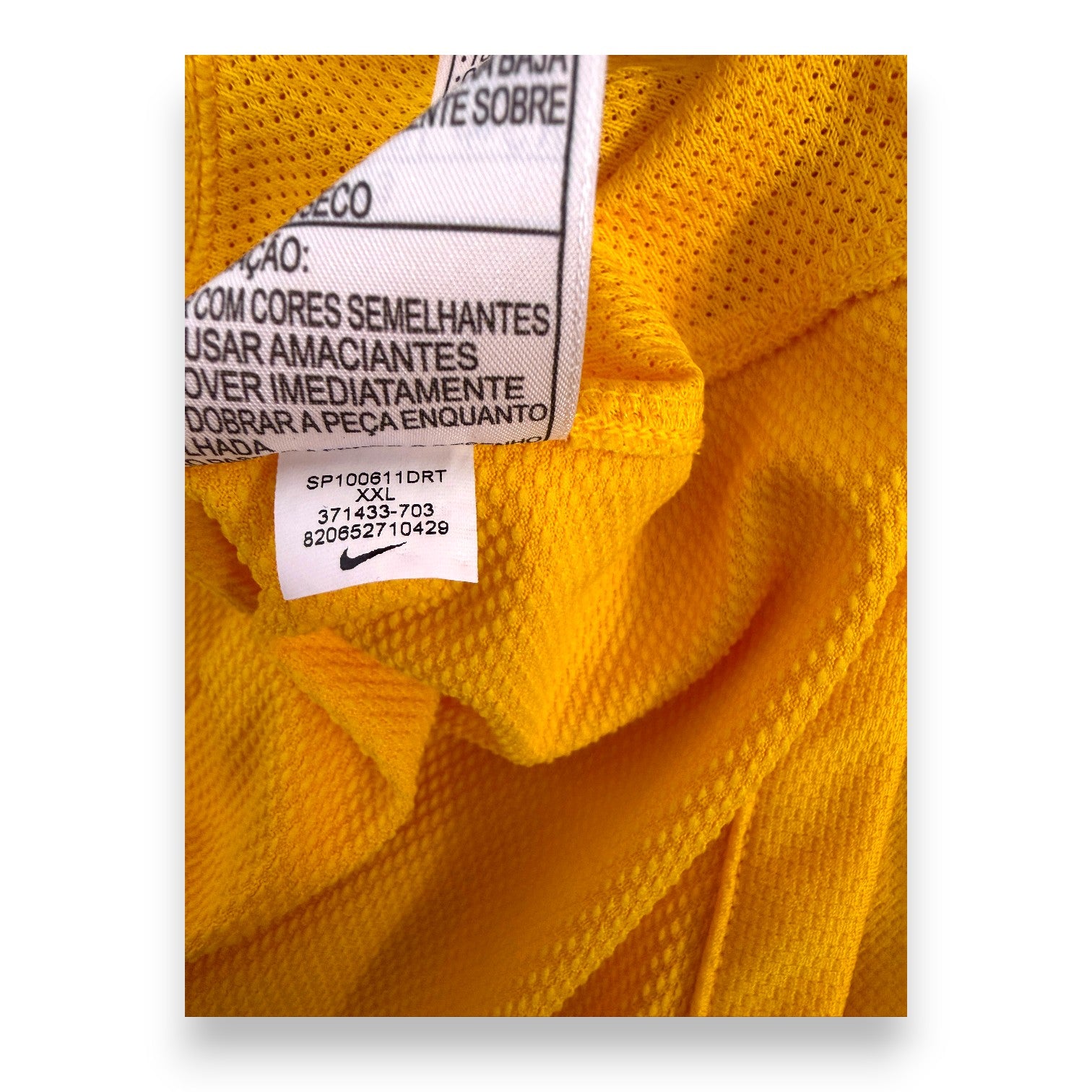 Etichetta interna Nike taglia XXL codice 371433-703 maglia Brasile 2010