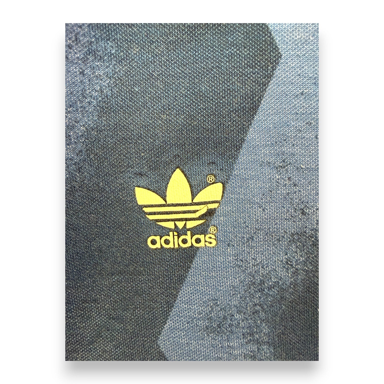 Dettaglio logo Adidas trefoil vintage maglia Argentina Away 1990-91 – spalla con tre strisce