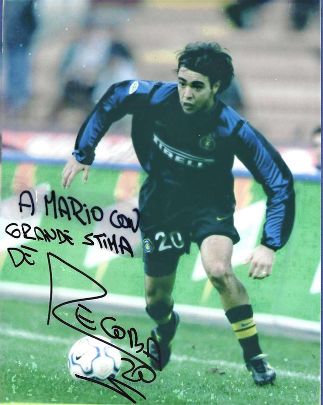 Fotografia autografata Álvaro Recoba El Chino Inter in azione – maglia nerazzurra Pirelli numero 20 – dedica originale pennarello nero – 26x20 cm