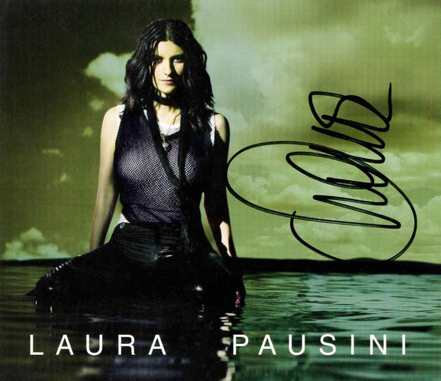 Cartolina autografata Laura Pausini presentazione CD Io Canto – autografo pennarello nero – 14x12,3 cm – LOA MTM inclusa