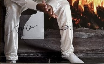 Dettaglio autografo originale Andrea Bocelli su booklet My Christmas – pennarello nero – edizione limitata 1875/3000