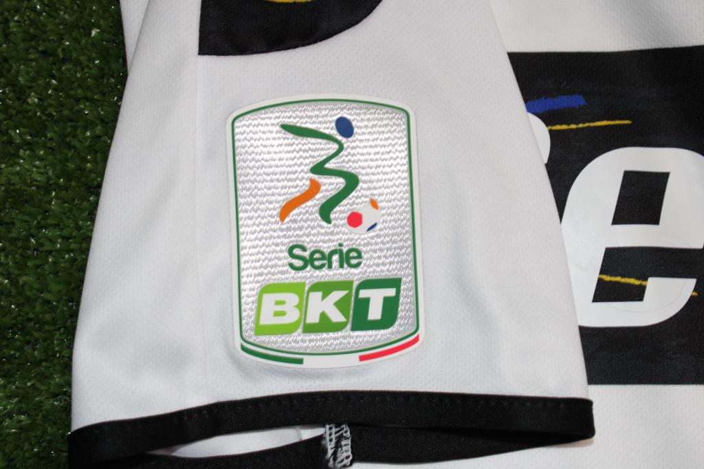 Patch Serie B BKT maglia Parma Calcio Home 2021-22 Player Issued Erreà – ricamo originale fornitura squadra