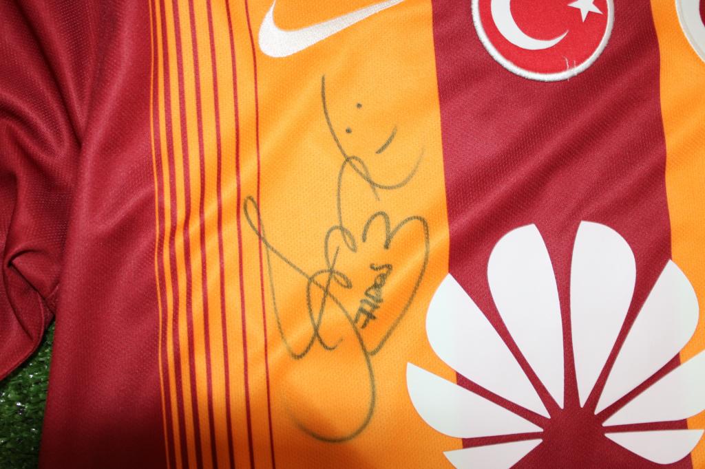 Dettaglio autografo originale Felipe Melo maglia Galatasaray Home Player Issued 2014-15 – pennarello argento – Nike Dri-Fit