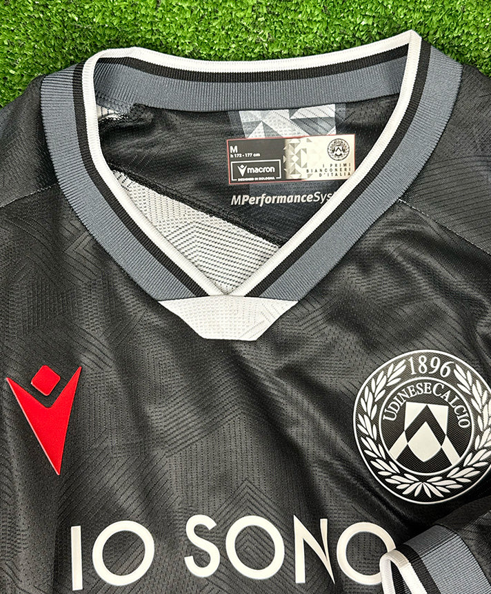 Etichetta maglia Udinese Home 2025-26 Player Issued – Macron Made in China – taglia M – Solet N.28