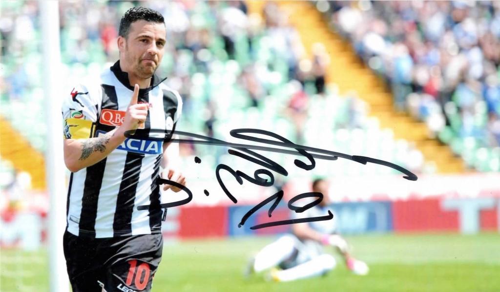 Fotografia autografata Antonio Di Natale Udinese esultanza maglia bianconera numero 10 Serie A – autografo originale pennarello nero con numero 10 – 10,1x17,1 cm – condizioni Excellent