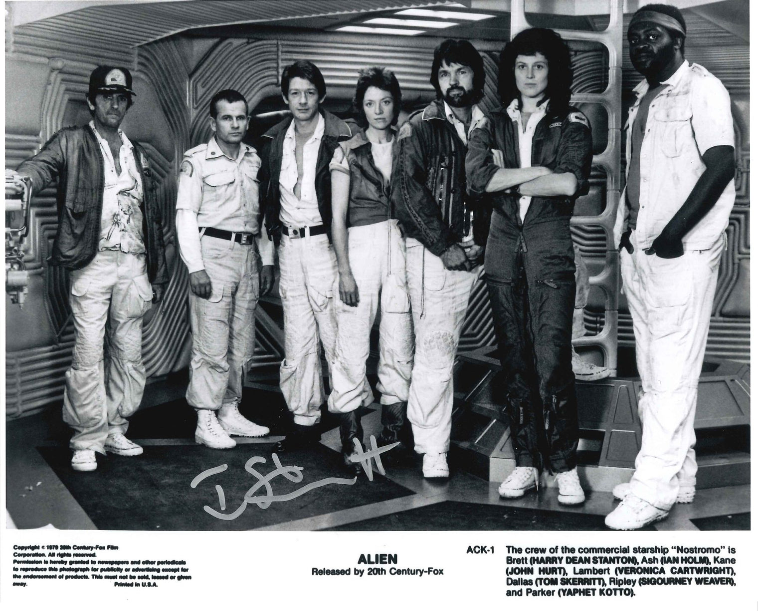 Autografo Tom Skerritt su foto ufficiale cast Alien 1979 – equipaggio Nostromo bianco e nero 20th Century-Fox – firma pennarello argentato – 25x20 cm