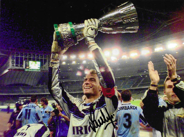 Foto autografata Luca Marchegiani solleva la Supercoppa Italiana 1998 – SS Lazio maglia portiere Cirio – autografo originale pennarello nero – COA incluso