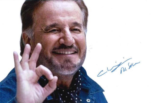 Fotografia autografata Christian De Sica attore e regista italiano – ritratto a colori sorridente – autografo originale pennarello blu – condizioni Excellent