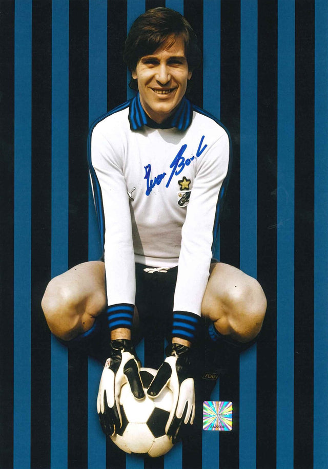 Fotografia autografata Ivano Bordon portiere Inter maglia bianca vintage con pallone – campione del mondo 1982 – autografo originale pennarello blu con COA Witnessed