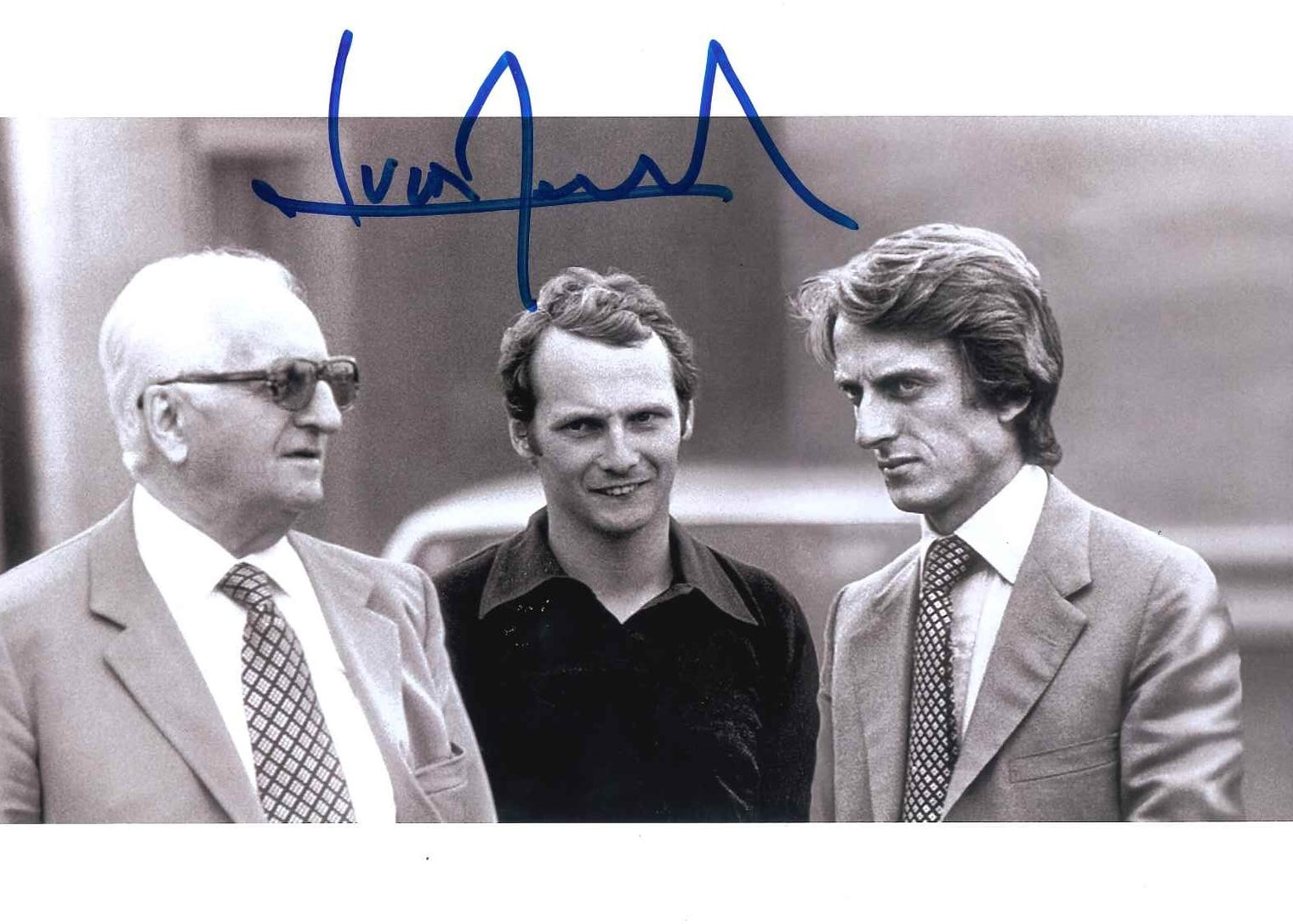 Fotografia autografata Luca di Montezemolo con Enzo Ferrari e Niki Lauda – storica Ferrari anni 70 bianco e nero – autografo originale pennarello blu – Excellent