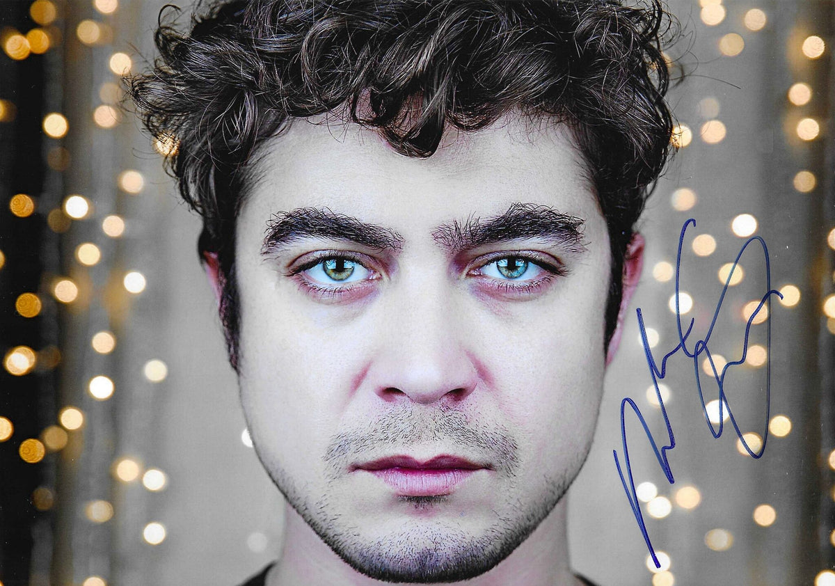 Fotografia autografata Riccardo Scamarcio ritratto intenso – autografo blu originale – MTM Memorabilia