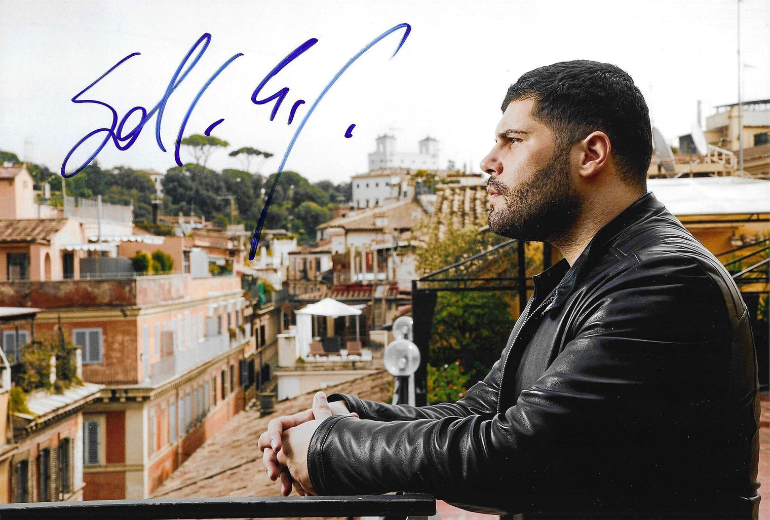 Fotografia autografata Salvatore Esposito Genny Savastano Gomorra terrazza Roma – autografo blu originale – MTM Memorabilia