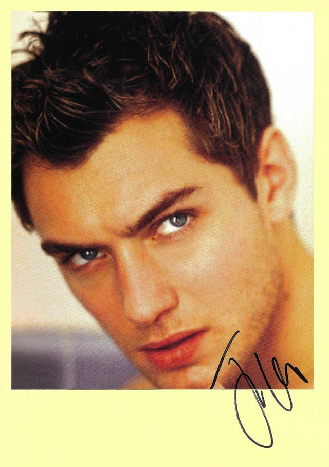 Fotografia autografata Jude Law ritratto giovanile in primo piano – firma originale pennarello nero – 21x14,8 cm – condizioni Excellent