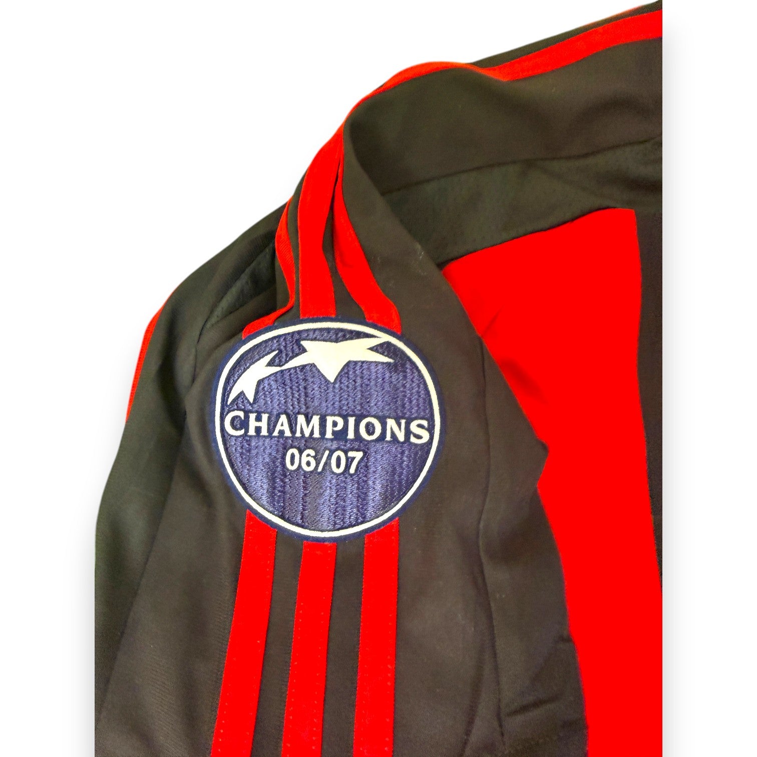 Patch Champions 06/07 cucita su manica maglia AC Milan Home 2007-08 Player Issued – distintivo campione UEFA Champions League in carica