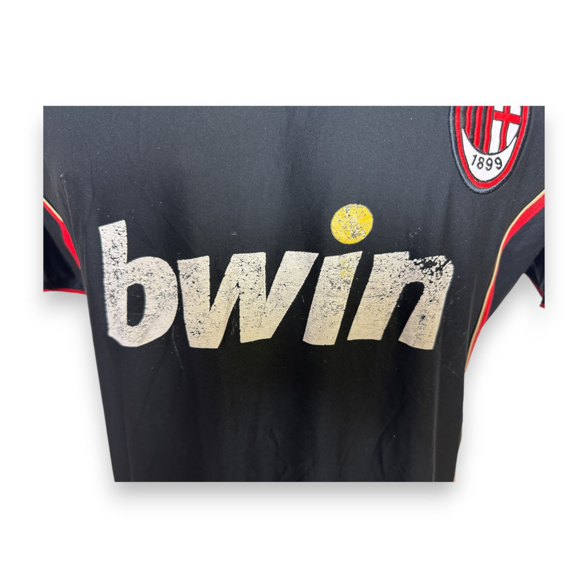 Dettaglio sponsor bwin maglia AC Milan Third 2006-07 – leggera craquelure da usura vintage