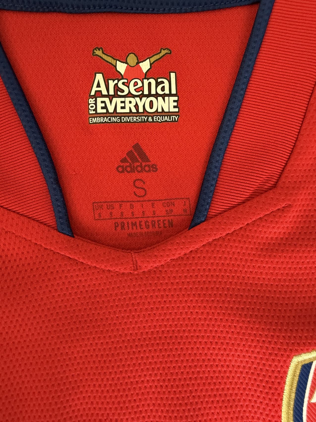 Etichetta collo maglia Arsenal Home 2021-22 – logo Arsenal for Everyone Embracing Diversity & Equality – Adidas Primegreen taglia S