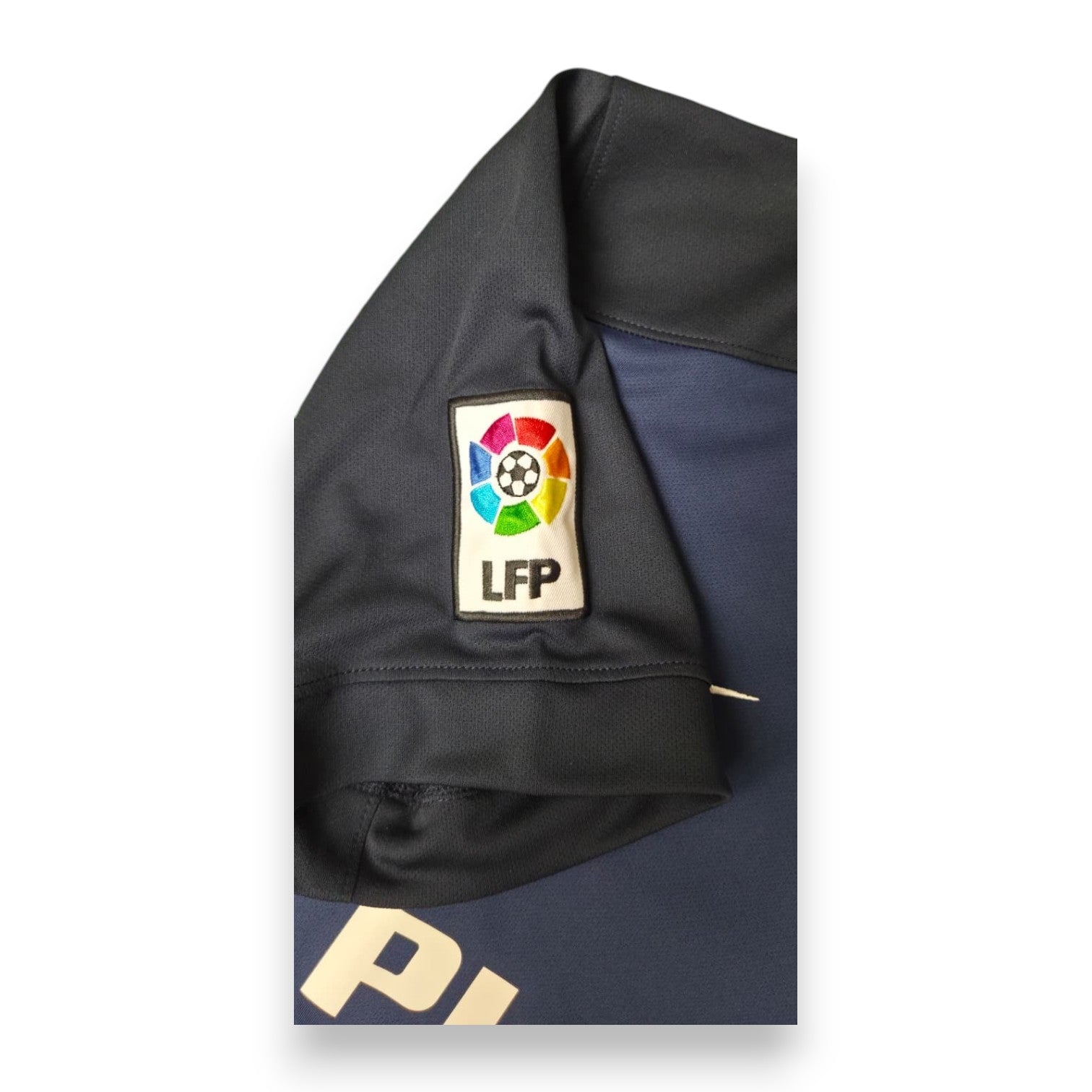 Patch LFP manica maglia Atlético Madrid Away 2015-16 Nike – dettaglio colletto a polo blu navy