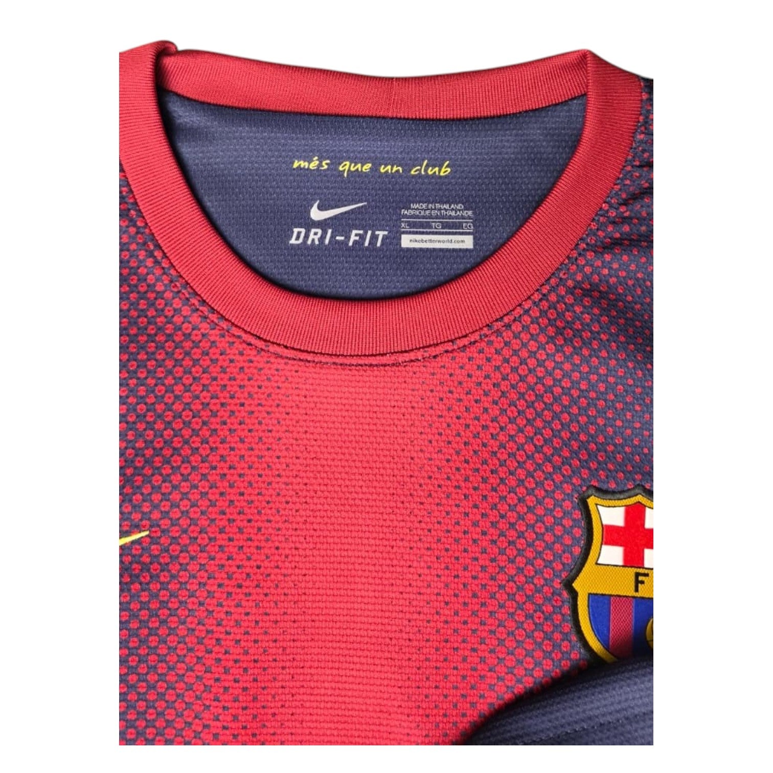 Colletto rotondo maglia Barcellona 2012-13 Nike – motto més que un club e stemma FCB