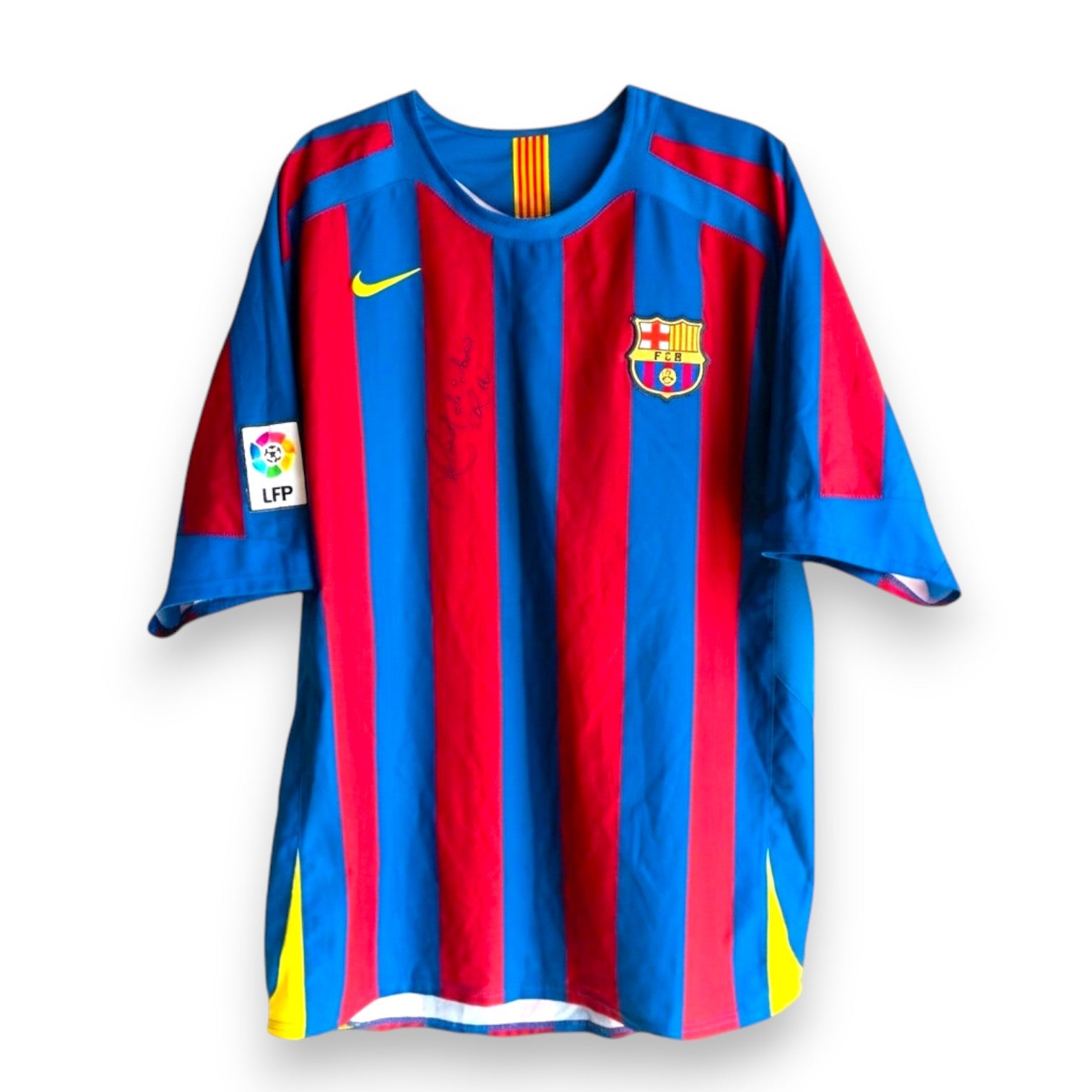 Maglia FC Barcelona Home 2005-06 Ronaldinho autografata – Nike Total 90 – inserti gialli laterali – condizioni Excellent vintage
