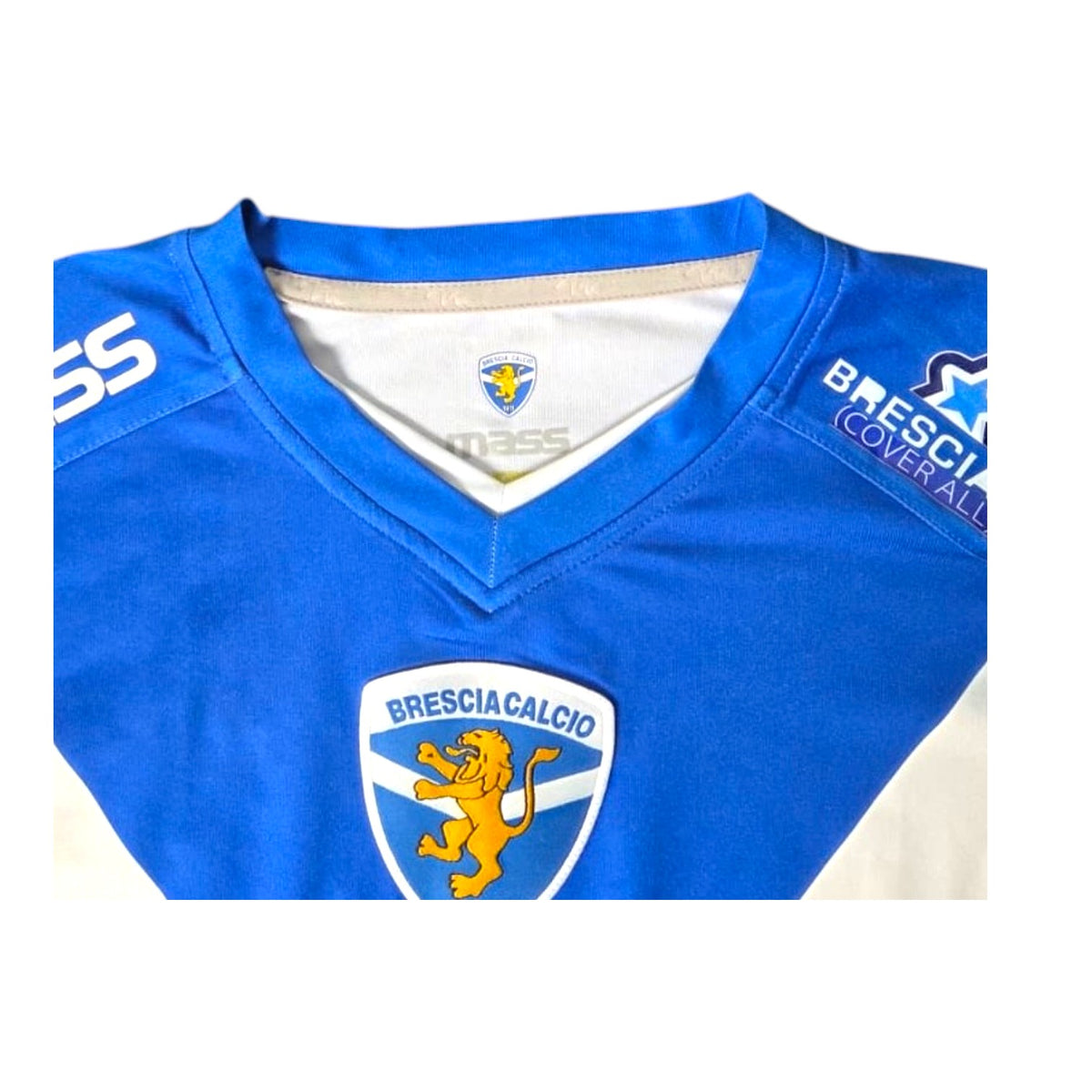 Dettaglio collo maglia Brescia Home 2009-10 Mass – stemma Brescia Calcio