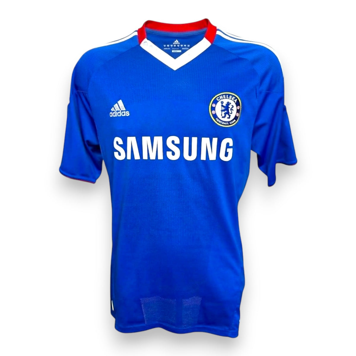 Maglia Chelsea Home 2010/11 Adidas originale con sponsor Samsung e colletto a V bianco e rosso – fronte