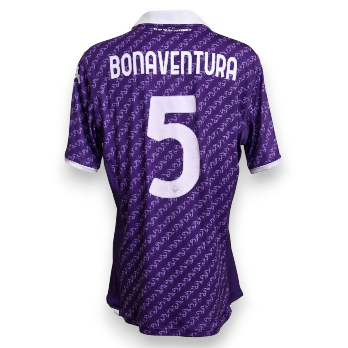 Retro maglia Fiorentina Home 2023/24 con nameset originale Bonaventura 5 e scritta Play to be Different